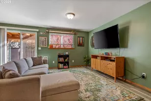 492 S Donna Dr, Newberg, OR 97132 - Photo 3