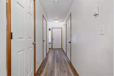 492 S Donna Dr, Newberg, OR 97132 - Photo 5