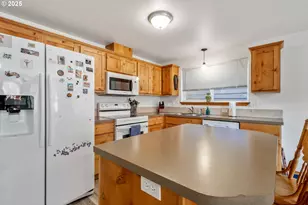 492 S Donna Dr, Newberg, OR 97132 - Photo 9