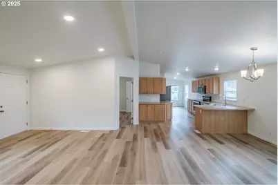 2110 NE Willamette Ave, Albany, OR 97321 - Photo 5