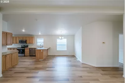 2110 NE Willamette Ave, Albany, OR 97321 - Photo 3