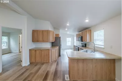 2110 NE Willamette Ave, Albany, OR 97321 - Photo 13