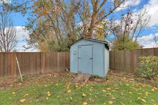 645 Riley Way, Harrisburg, OR 97446 - Photo 33