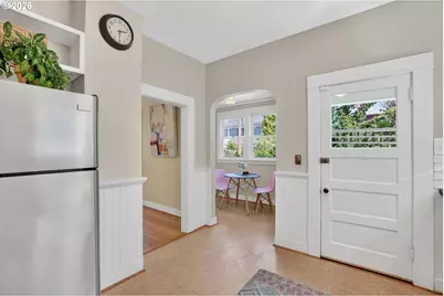 5742 N Commercial Ave, Portland, OR 97217 - Photo 21