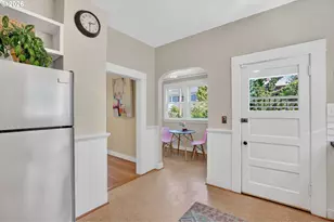 5742 N Commercial Ave, Portland, OR 97217 - Photo 21