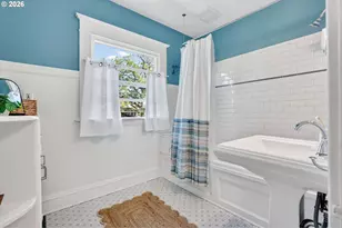 5742 N Commercial Ave, Portland, OR 97217 - Photo 33
