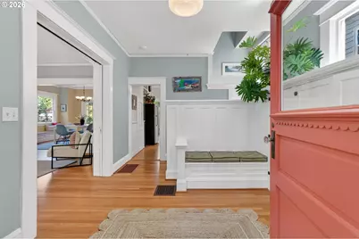 5742 N Commercial Ave, Portland, OR 97217 - Photo 5