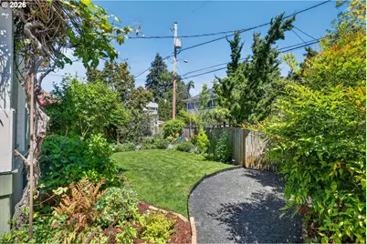 5742 N Commercial Ave, Portland, OR 97217 - Photo 41