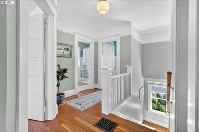 5742 N Commercial Ave, Portland, OR 97217 - Photo 23