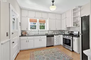 5742 N Commercial Ave, Portland, OR 97217 - Photo 17