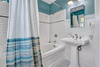 5742 N Commercial Ave, Portland, OR 97217 - Photo 31