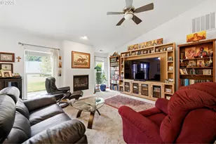 383 NE Fircrest Pl, McMinnville, OR 97128 - Photo 9