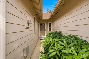 383 NE Fircrest Pl, McMinnville, OR 97128 - Photo 3