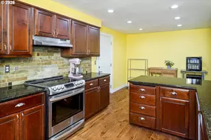 1370 SE Eastwood Ct, Milwaukie, OR 97267 - Photo 15