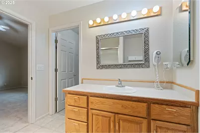 300 Ridgeway St, Sutherlin, OR 97479 - Photo 17