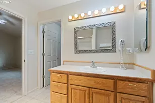 300 Ridgeway St, Sutherlin, OR 97479 - Photo 17