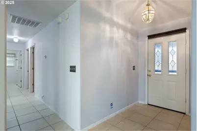 300 Ridgeway St, Sutherlin, OR 97479 - Photo 5