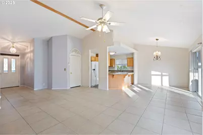 300 Ridgeway St, Sutherlin, OR 97479 - Photo 7