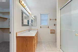 300 Ridgeway St, Sutherlin, OR 97479 - Photo 15