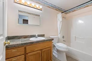 300 Ridgeway St, Sutherlin, OR 97479 - Photo 19