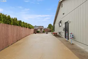 300 Ridgeway St, Sutherlin, OR 97479 - Photo 25