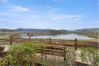 300 Ridgeway St, Sutherlin, OR 97479 - Photo 33