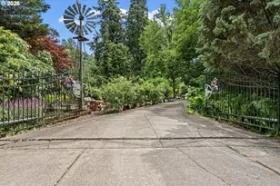 42092 Holden Creek Ln, Springfield, OR 97478 - Photo 3