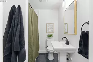 10405 Northeast Pacific Street, Portland, OR 97220 - Photo 19