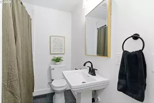 10405 Northeast Pacific Street, Portland, OR 97220 - Photo 21