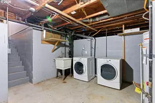 10405 Northeast Pacific Street, Portland, OR 97220 - Photo 29