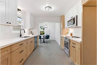 10405 NE Pacific St, Portland, OR 97220 - Photo 13