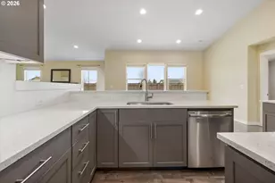 2433 NW Hazelwood Ave, Redmond, OR 97756 - Photo 11