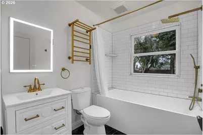 1915 NE Bryant St, Portland, OR 97211 - Photo 11