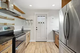 7214 NE 9th Ave, Portland, OR 97211 - Photo 9
