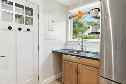7214 NE 9th Ave, Portland, OR 97211 - Photo 11