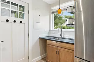 7214 NE 9th Ave, Portland, OR 97211 - Photo 11