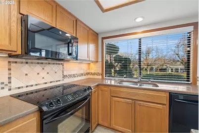 15609 NE Summerplace Dr, Portland, OR 97230 - Photo 7