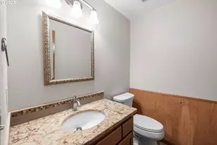 15609 NE Summerplace Dr, Portland, OR 97230 - Photo 11