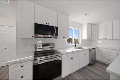 87831 Astor Ln, Bandon, OR 97411 - Photo 9