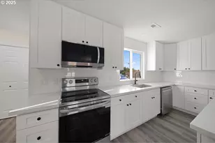 87831 Astor Ln, Bandon, OR 97411 - Photo 9