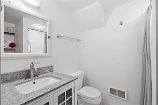 4920 SW 31st Dr, Portland, OR 97239 - Photo 15