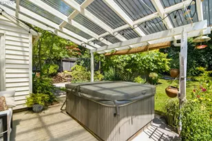 4920 SW 31st Dr, Portland, OR 97239 - Photo 31