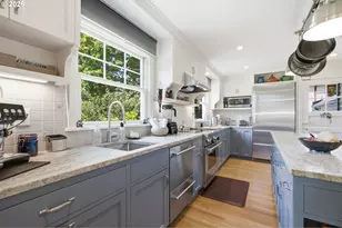 4920 SW 31st Dr, Portland, OR 97239 - Photo 7