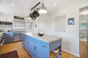 4920 SW 31st Dr, Portland, OR 97239 - Photo 9