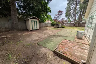 1327 Ash Ave, Cottage Grove, OR 97424 - Photo 17