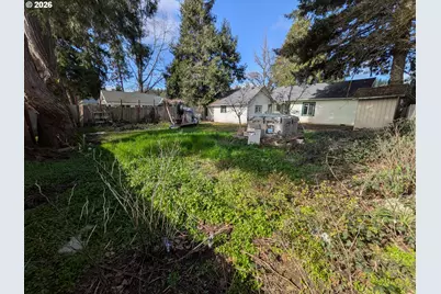 1327 Ash Ave, Cottage Grove, OR 97424 - Photo 15