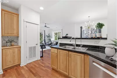 8361 SW 24th Ave, Portland, OR 97219 - Photo 15