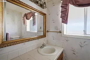 8530 SW Birch St, Portland, OR 97223 - Photo 33