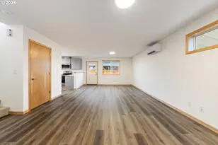 648 Oakwood Dr, Eugene, OR 97402 - Photo 3