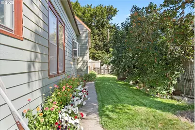 2420 9th St, Baker City, OR 97814 - Photo 9